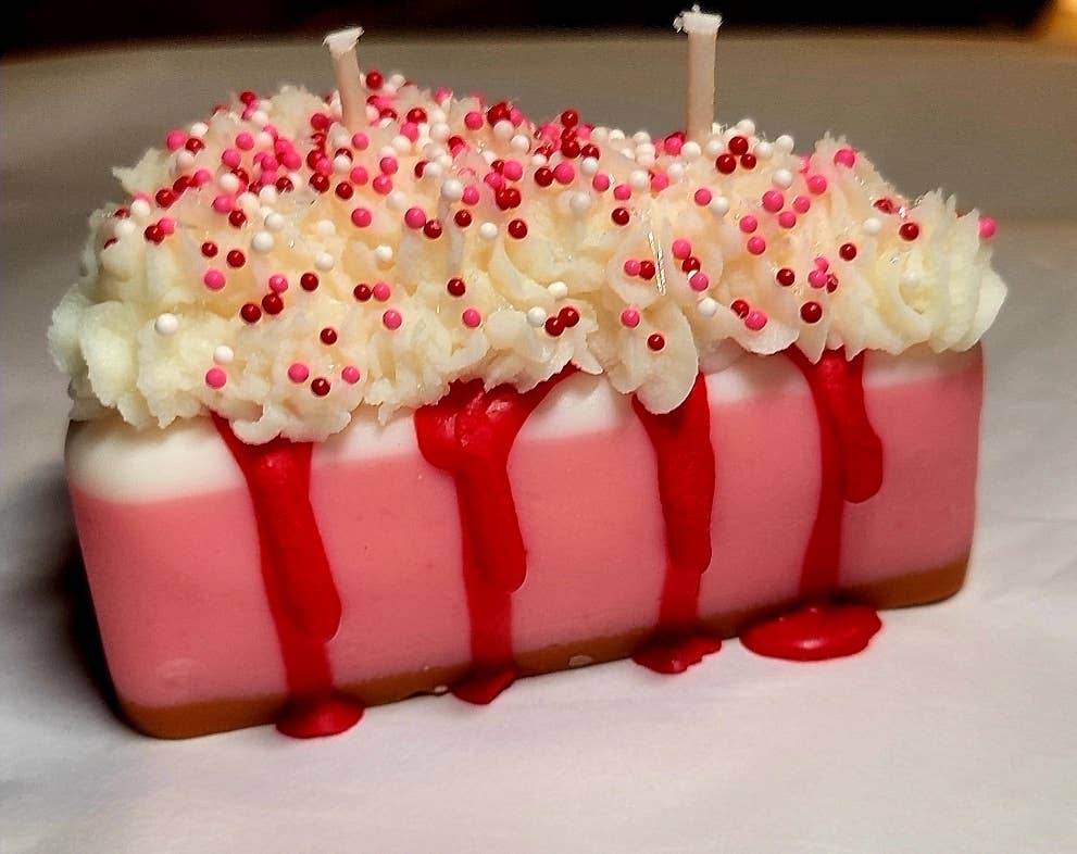 Cake slice soy candle in container