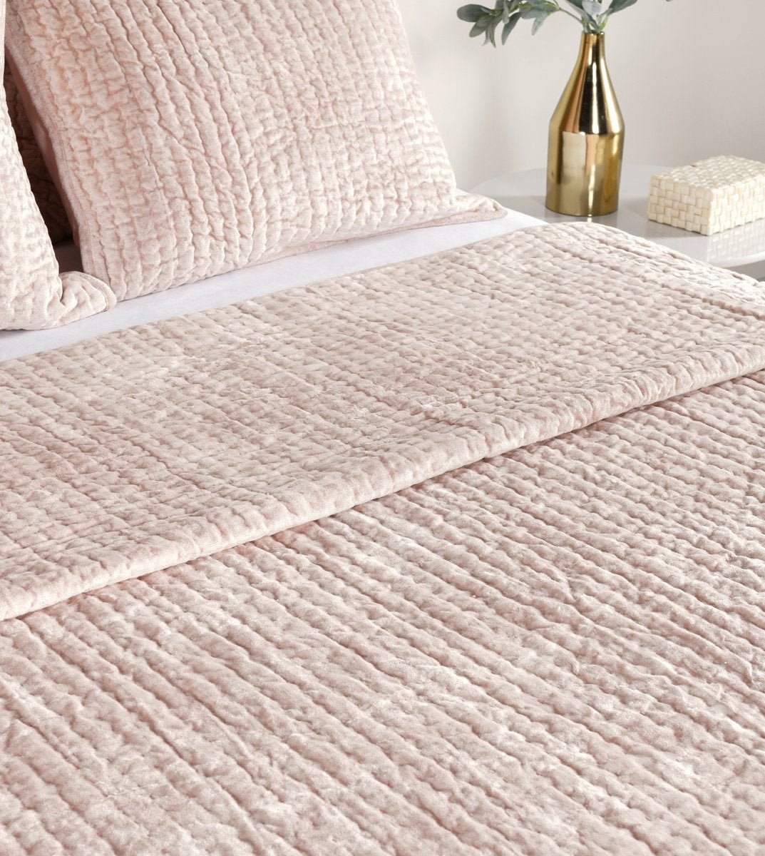 Bari - Velvet Quilt Set