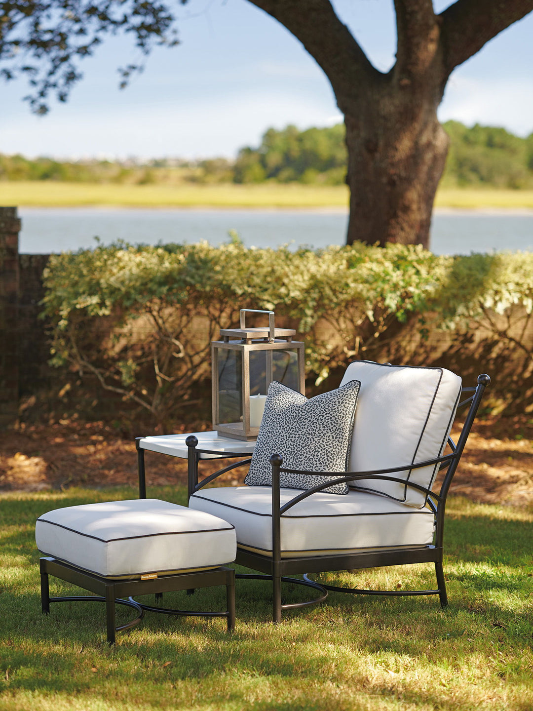 Pavlova - 36" Lounge Chair - White