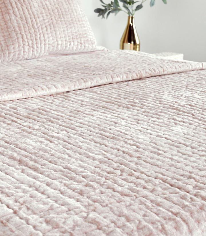 Bari - Velvet Quilt