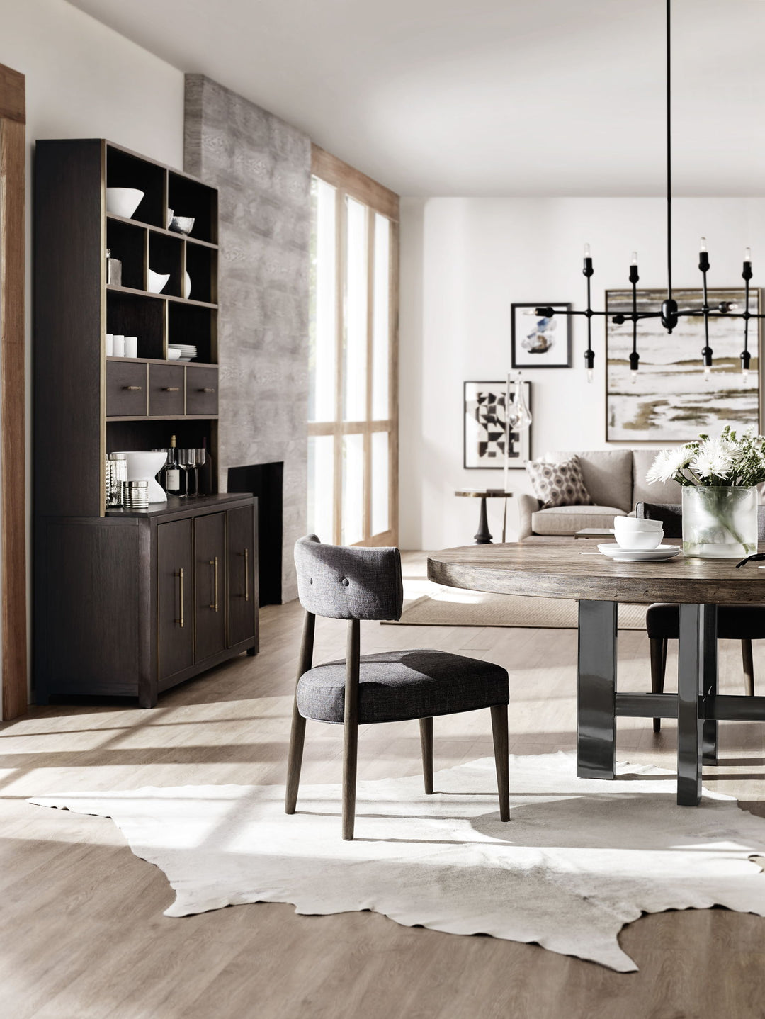 Curata - 72" Round Dining Table