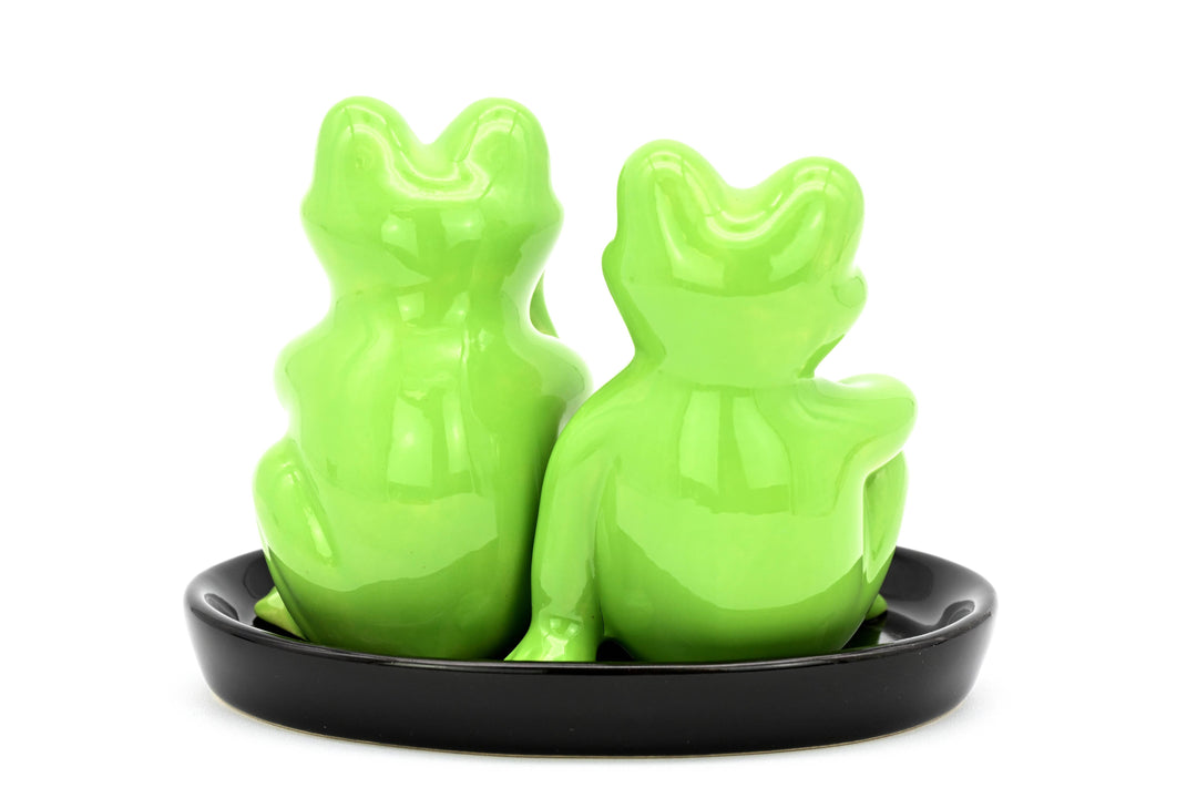 SP919 SALT AND PEPPER SHAKER Frog and black ceramic tray