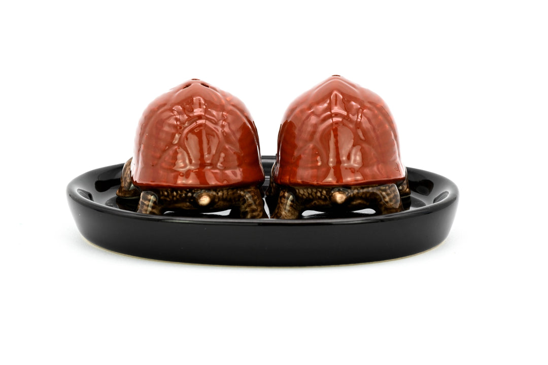 SP906 SALT AND PEPPER SHAKER Turtle and black ceramic tray