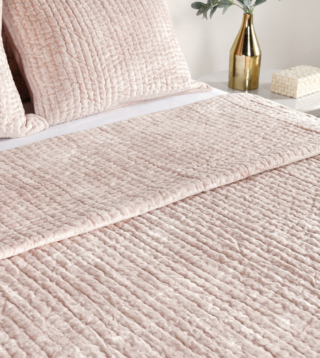 Bari - Velvet Quilt Set