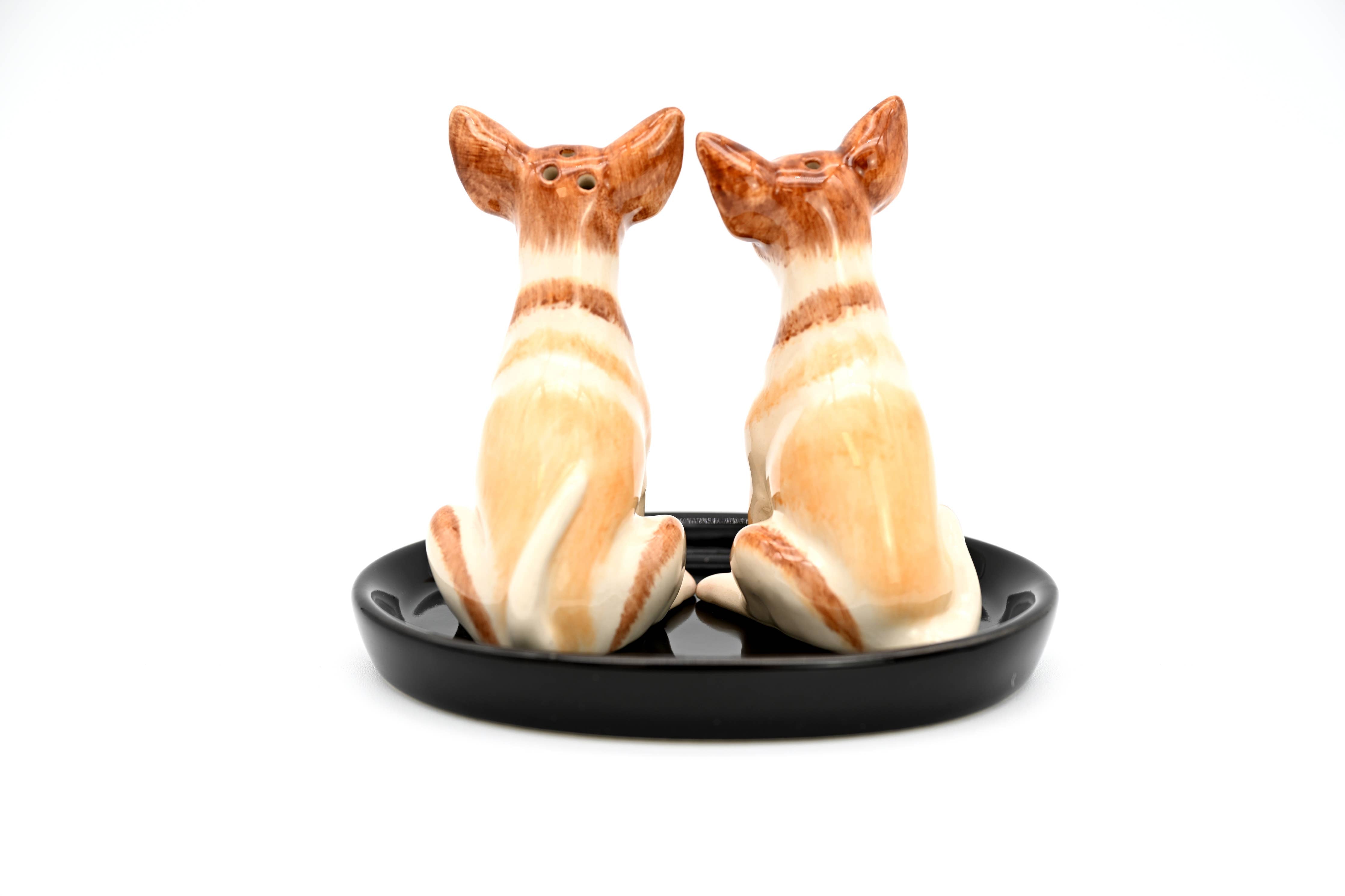 SP917 SALT AND PEPPER SHAKER Chihuahua
