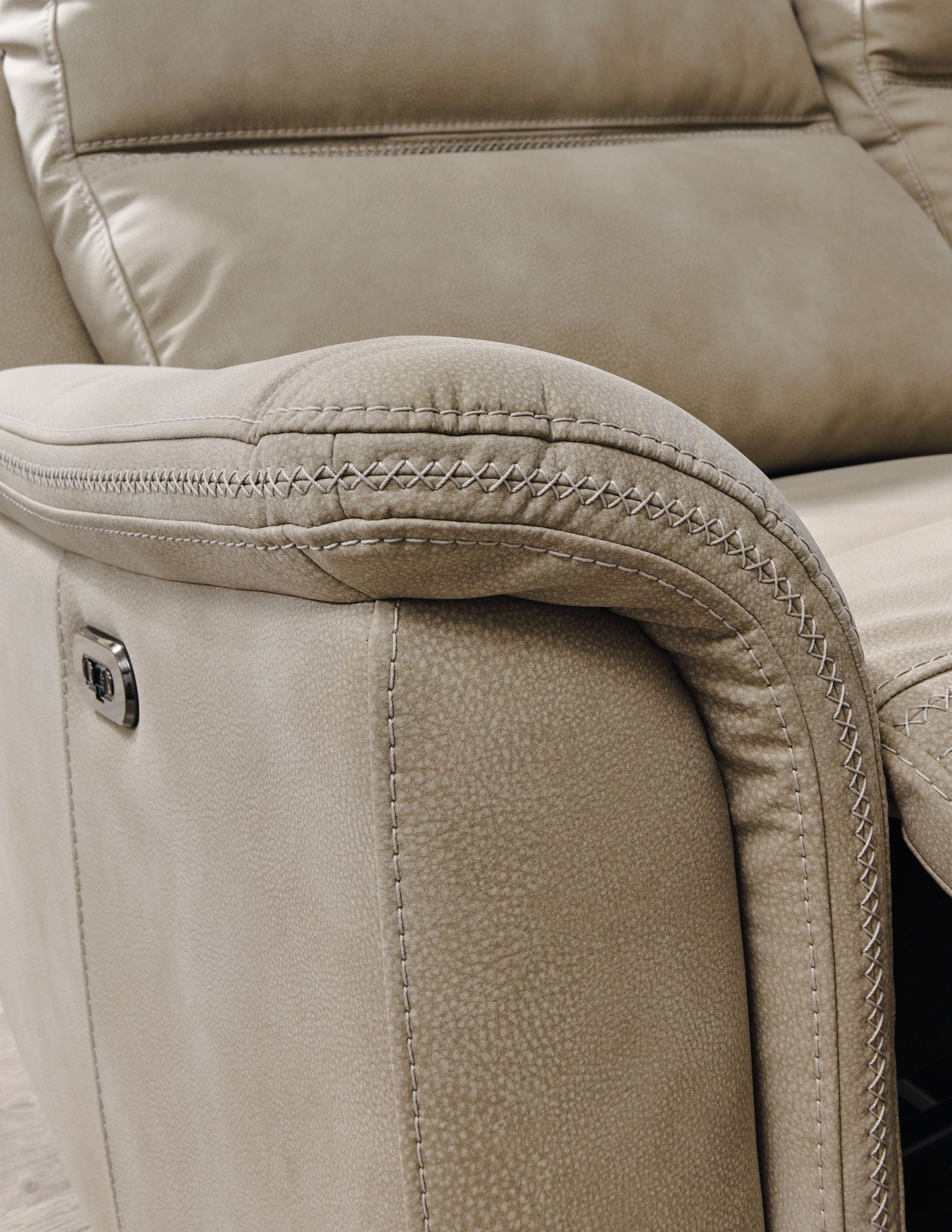 Next-Gen Durapella - Reclining Power Loveseat With Console