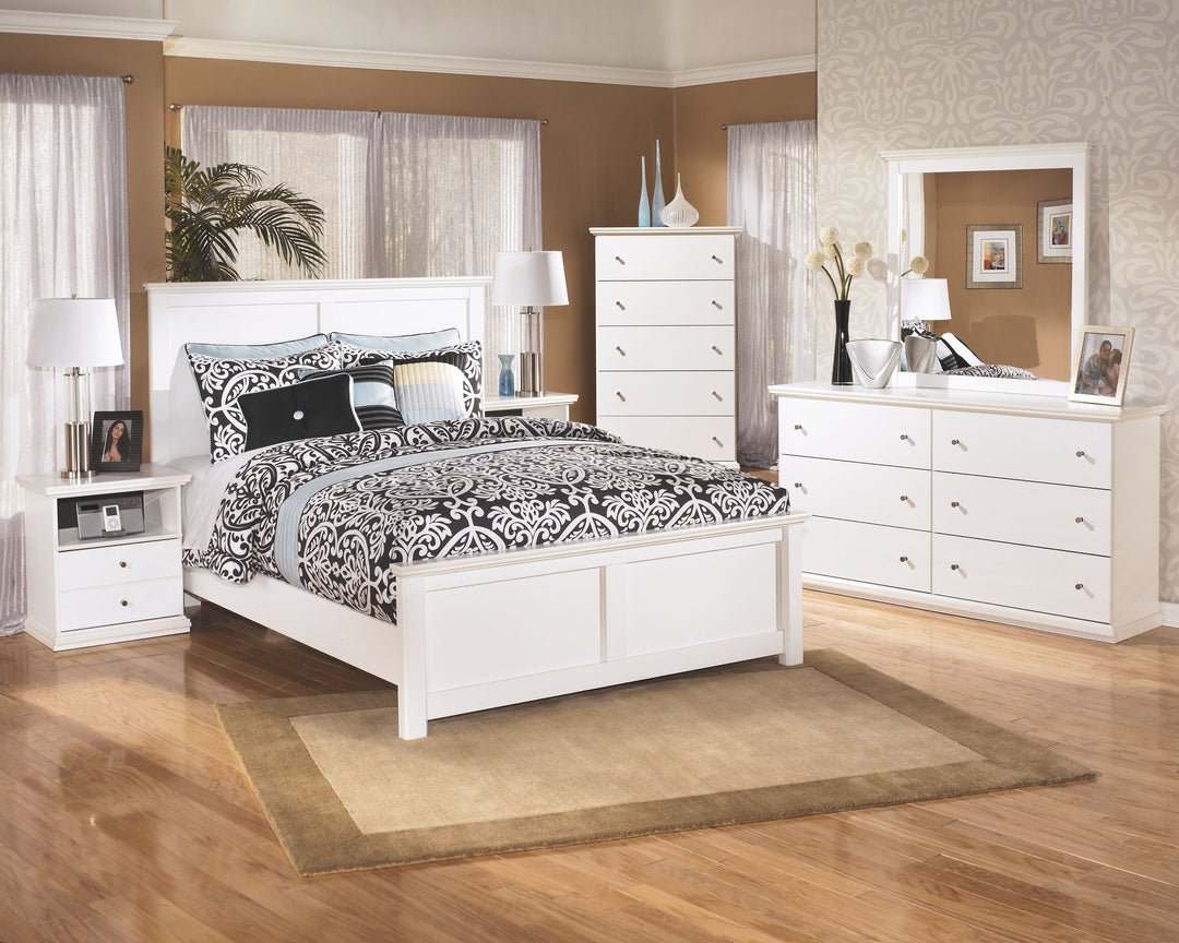 Bostwick Shoals - White - Five Drawer Chest