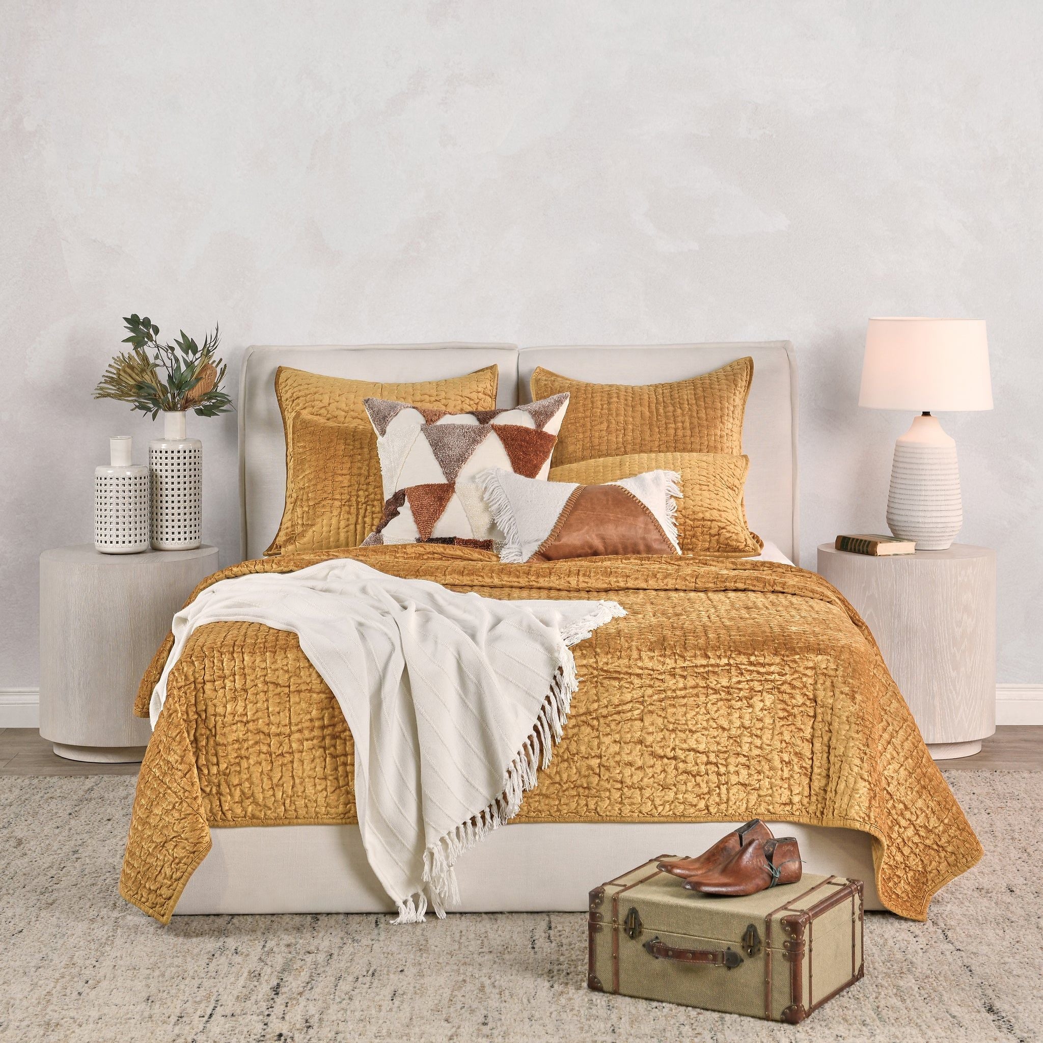 Bari - Velvet Quilt - Honey Gold