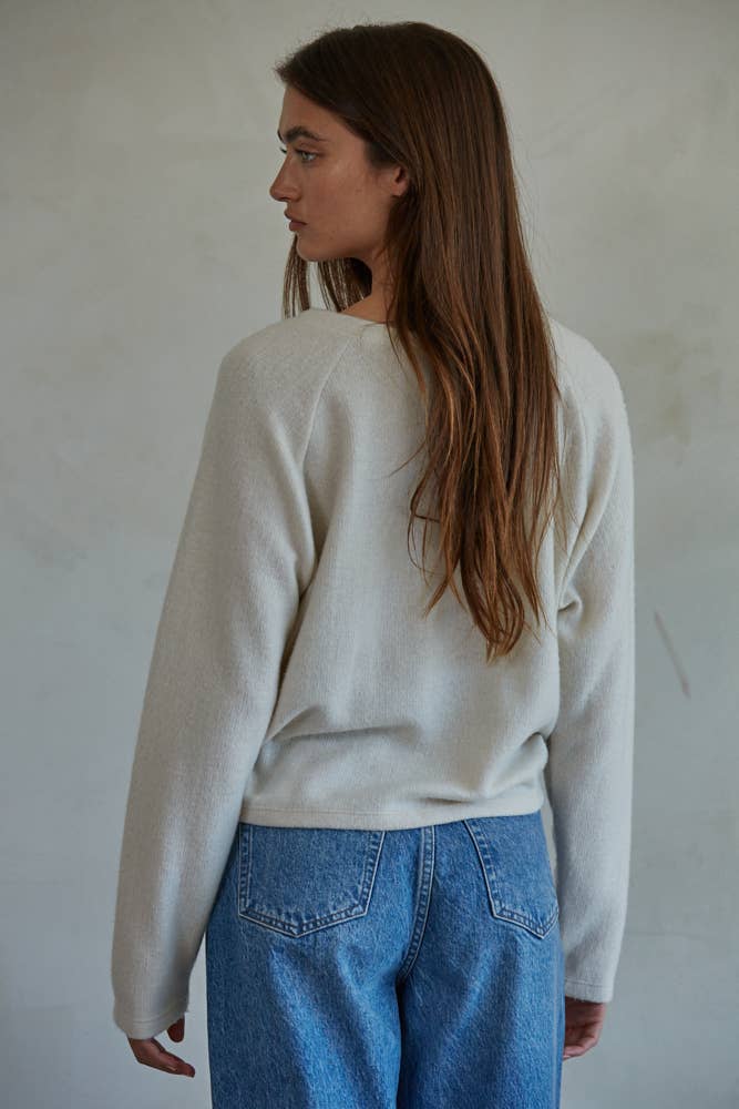 RJ3302 | Knit V-Neck Twist Detail Pullover Reversible Top: Clay / L