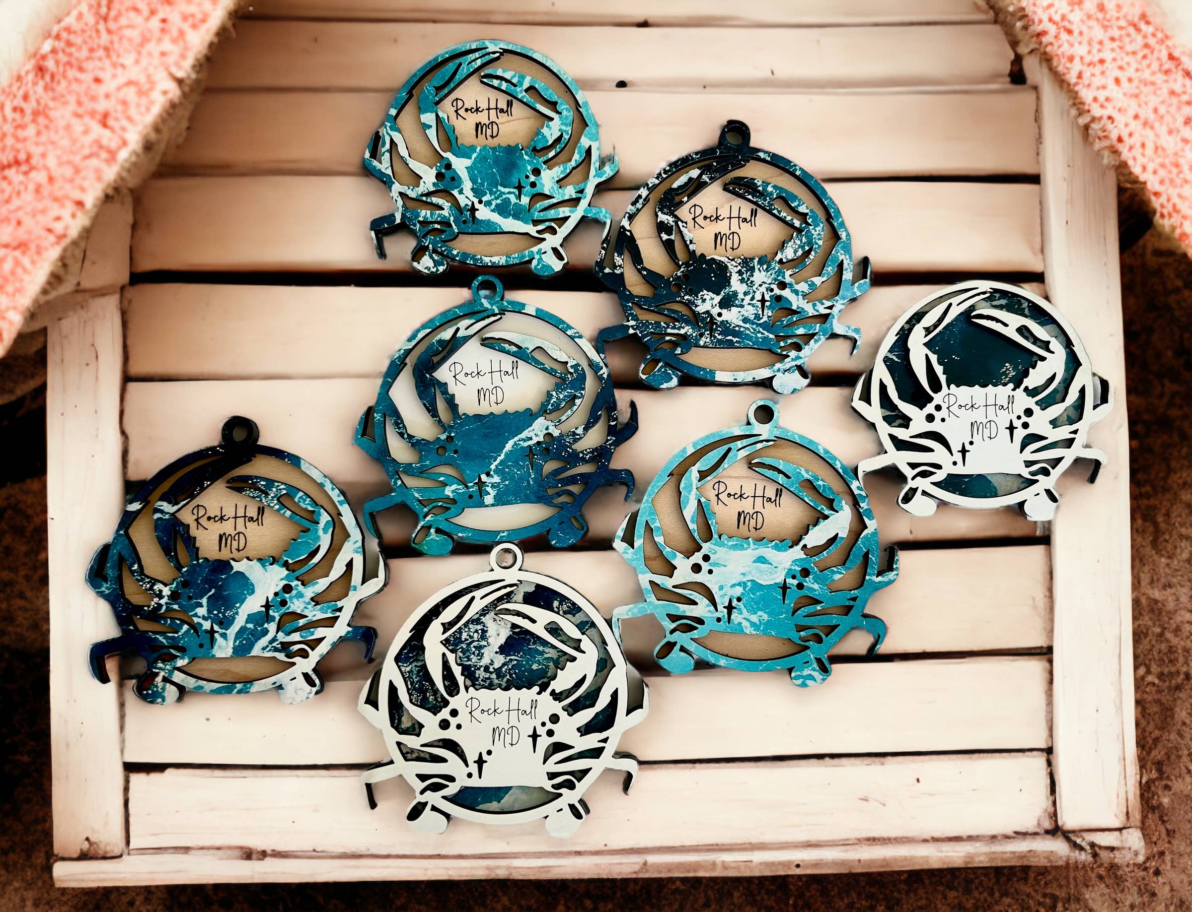 Customizable Crab Ocean Magnet/Ornament: White Front/Ocean Wave Back / Ornament