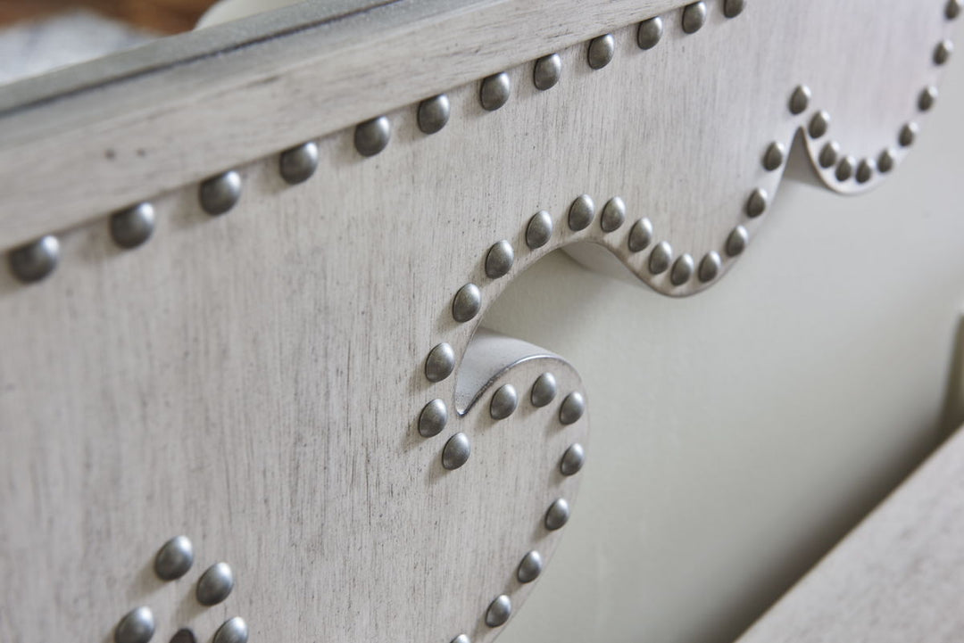 Oyster Bay - Hempstead Vertical Mirror - Pearl Silver