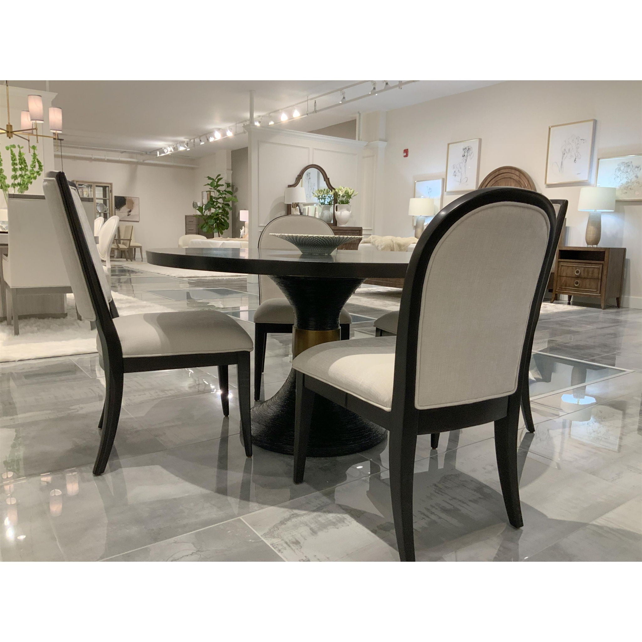 Lydia - Curved Upholstered Chair