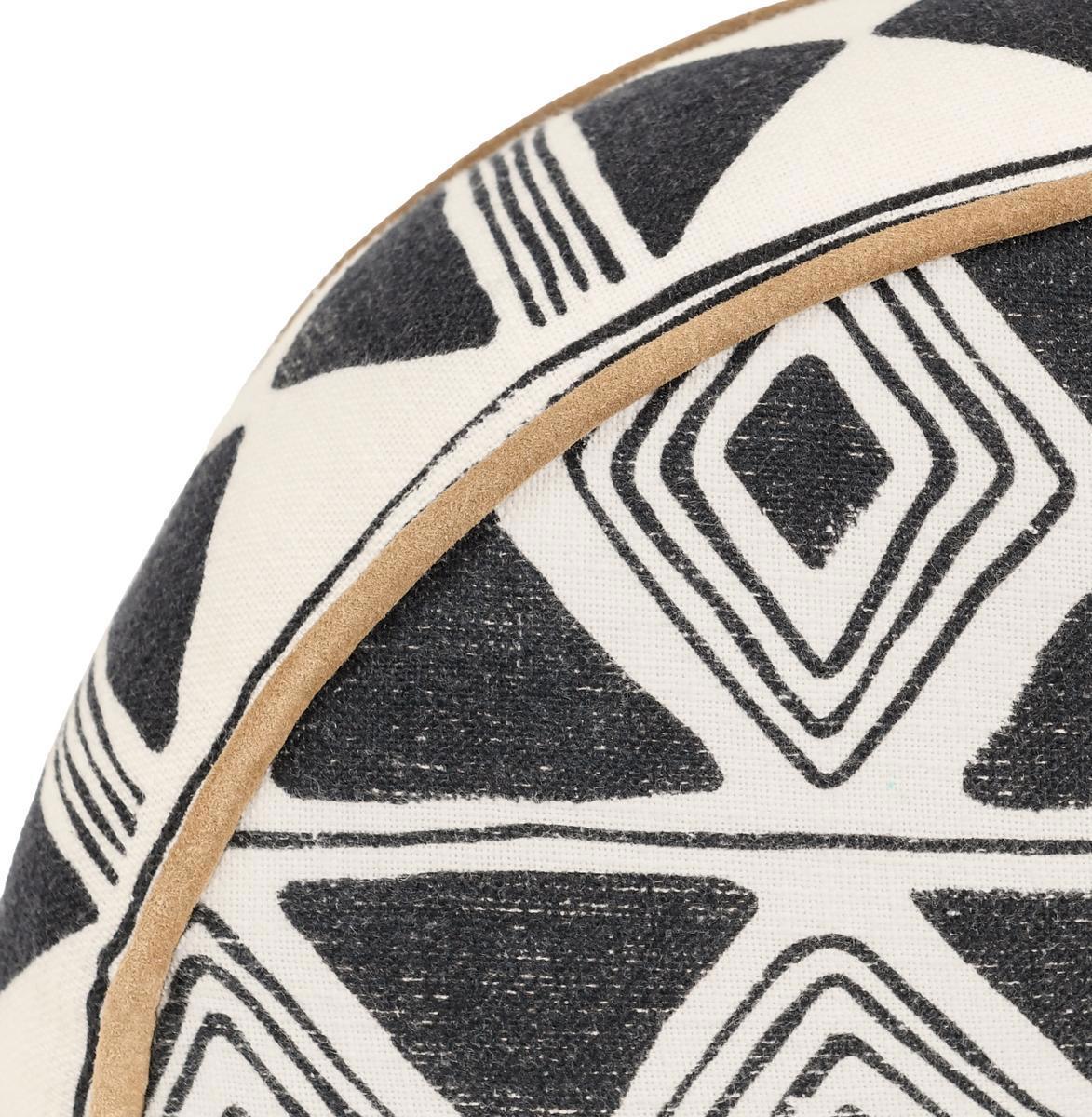 Nubia - 22" x 22" Pillow - Black / White