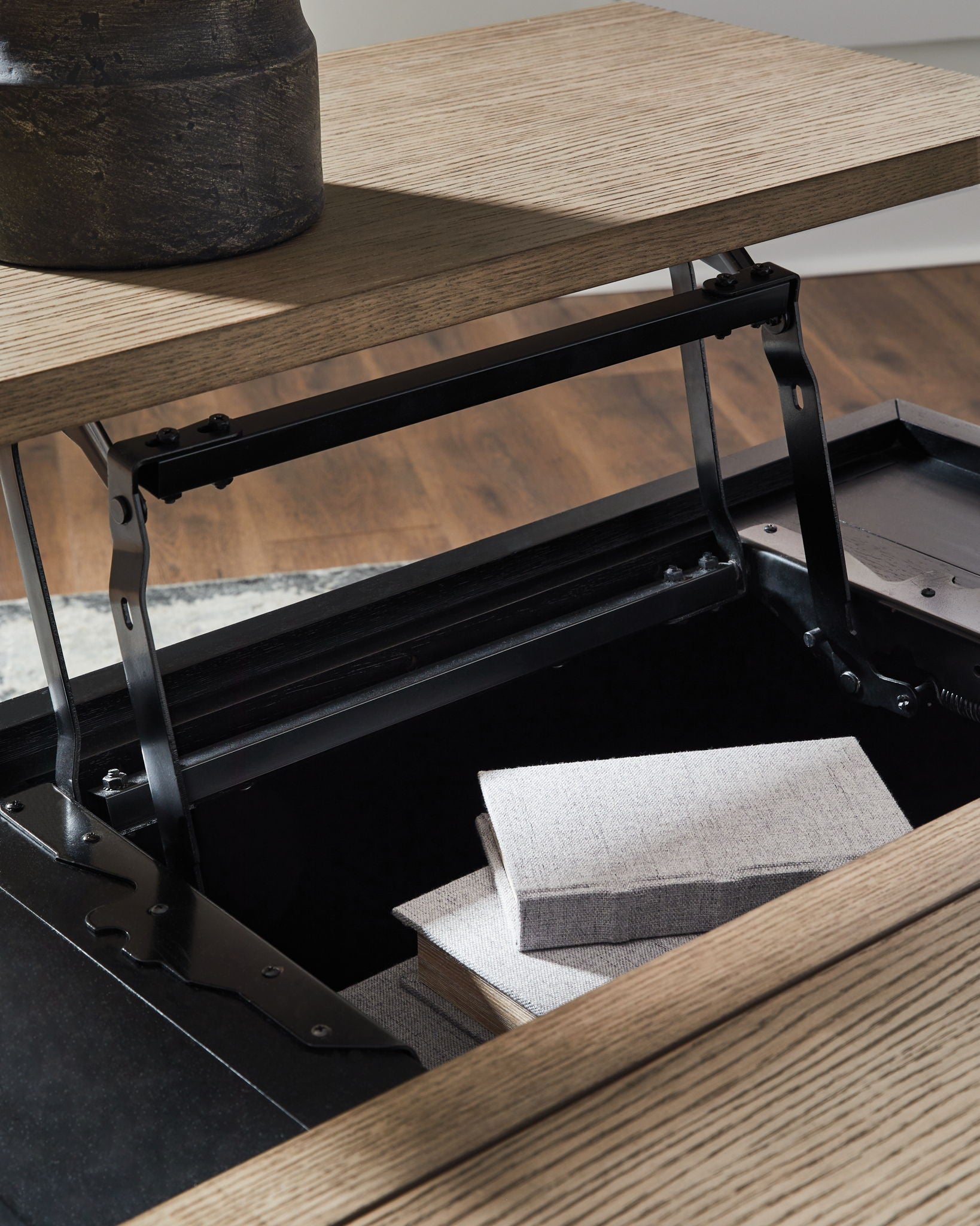 Rylandyn - Lift Top Cocktail Table - Black / Light Brown
