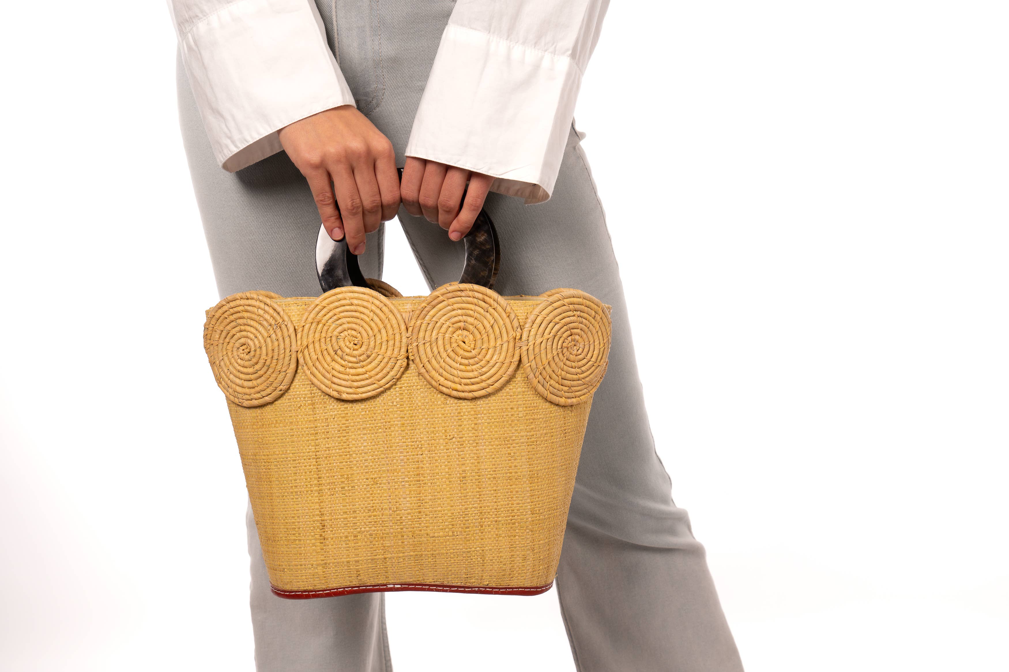 Tazi Disc Straw Bucket Handbag with Horn Handles: Natural
