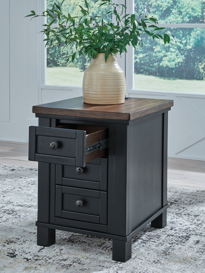 Wildenauer - Brown / Black - Chair Side End Table