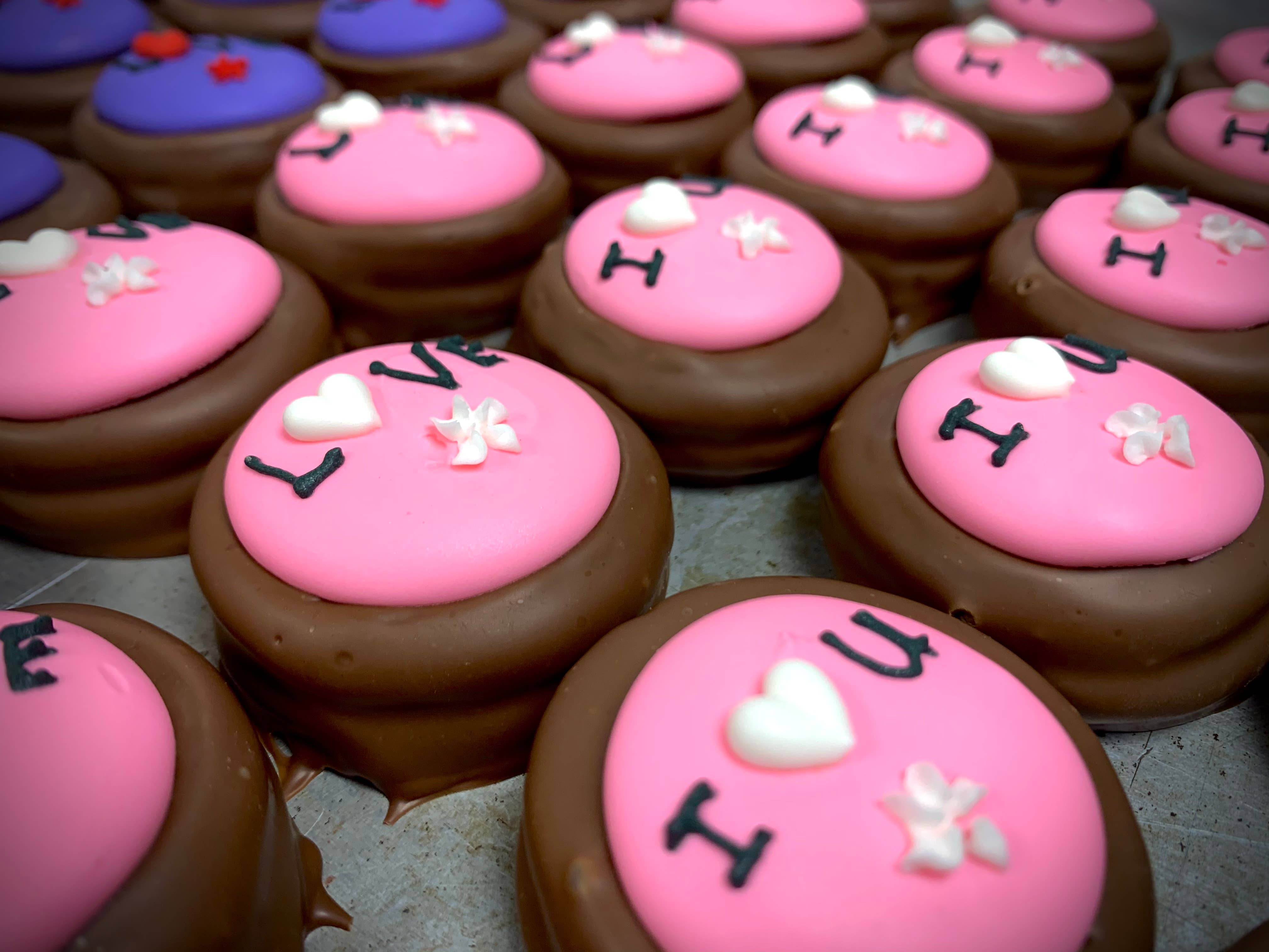 Valentine 💘 O’Oreo Love O’Oreo “Love Theme” ❤️ 💜 Milk Choc