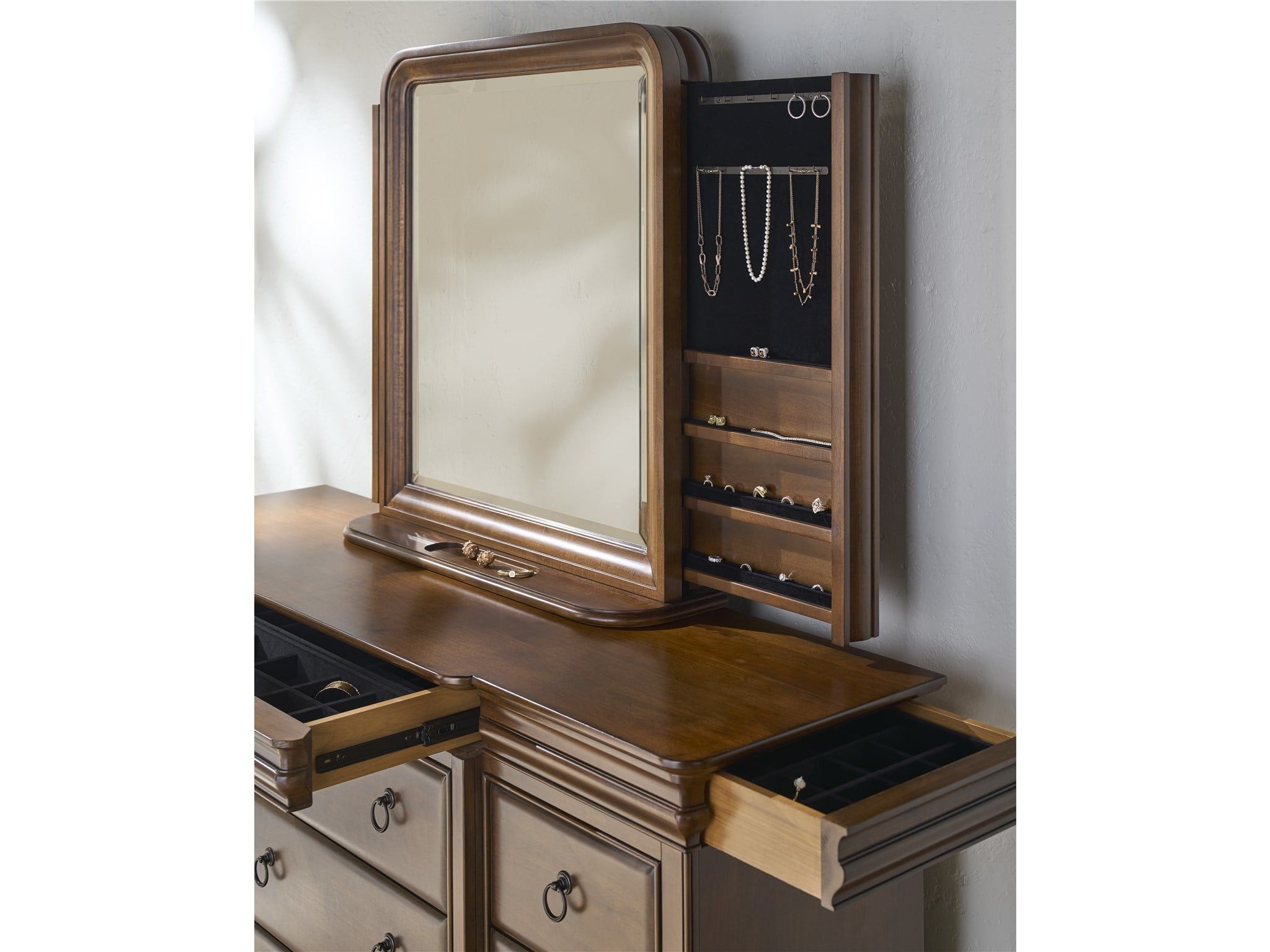 New Lou - Drawer Dresser - Cognac