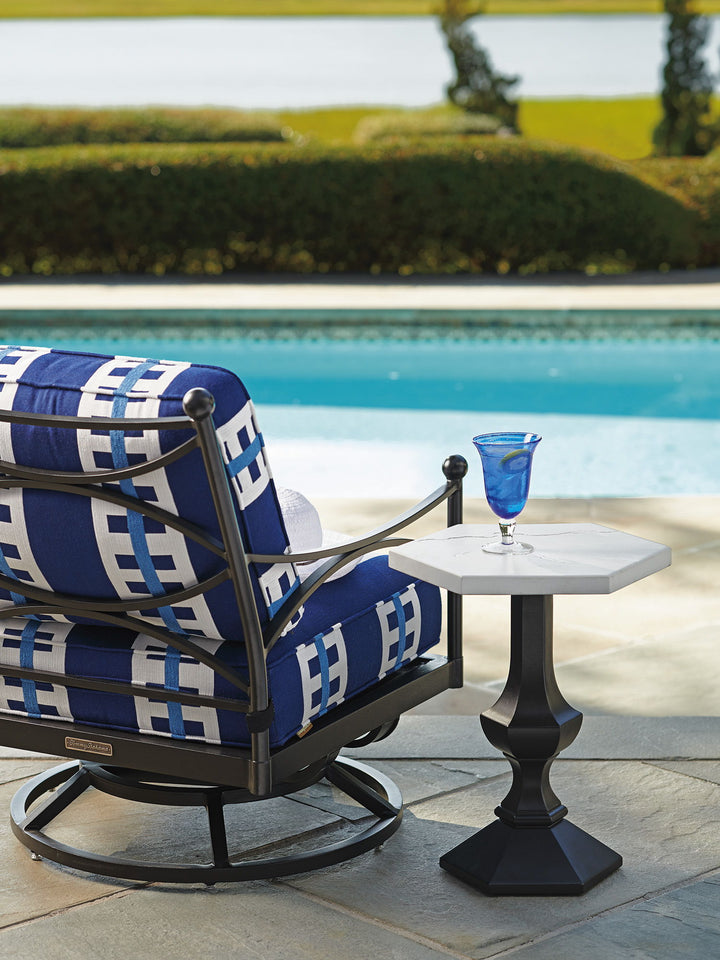 Pavlova - Swivel Lounge Chair