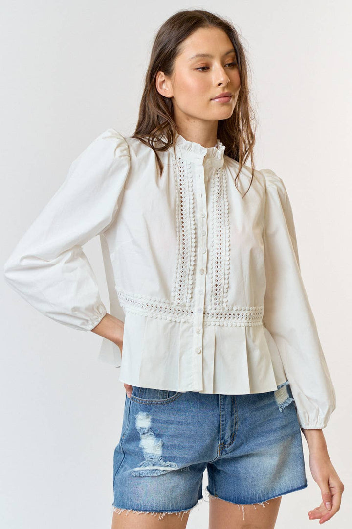 ILT4190 RUFFLE NECK PUFF SLEEVE BUTTON DOWN BLOUSE TOP: OFF WHITE / 100% COTTON / S