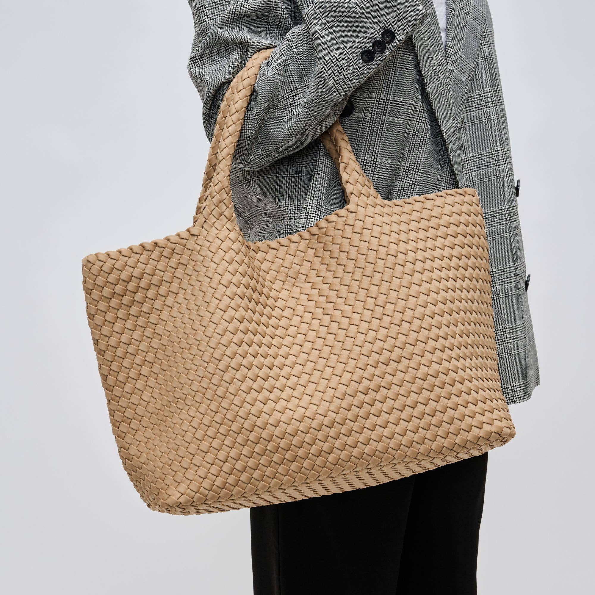 Sky's The Limit - Large Woven Neoprene Tote: Navy Nude