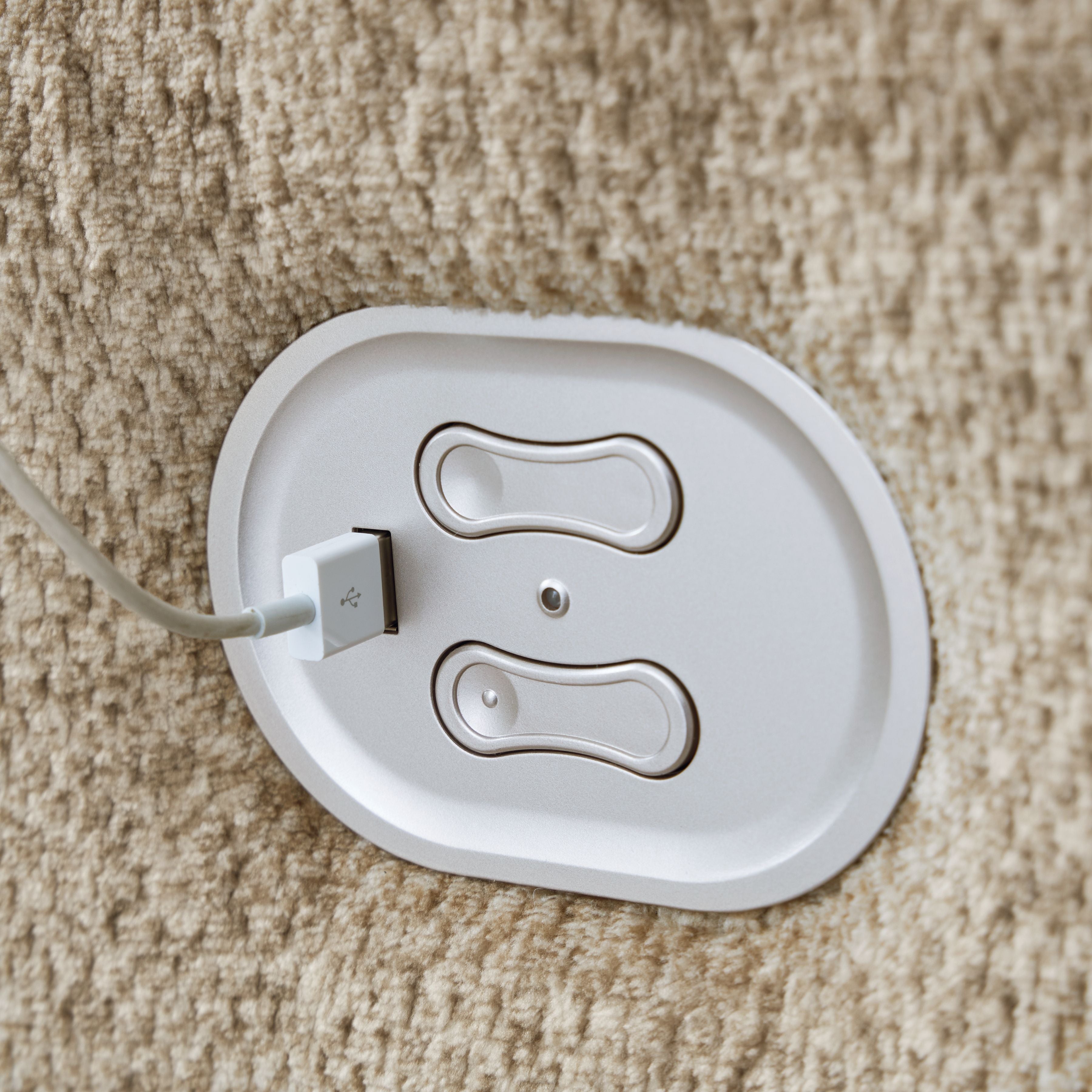 Tip-Off - Power Reclining Loveseat With Console / Adj Headrest