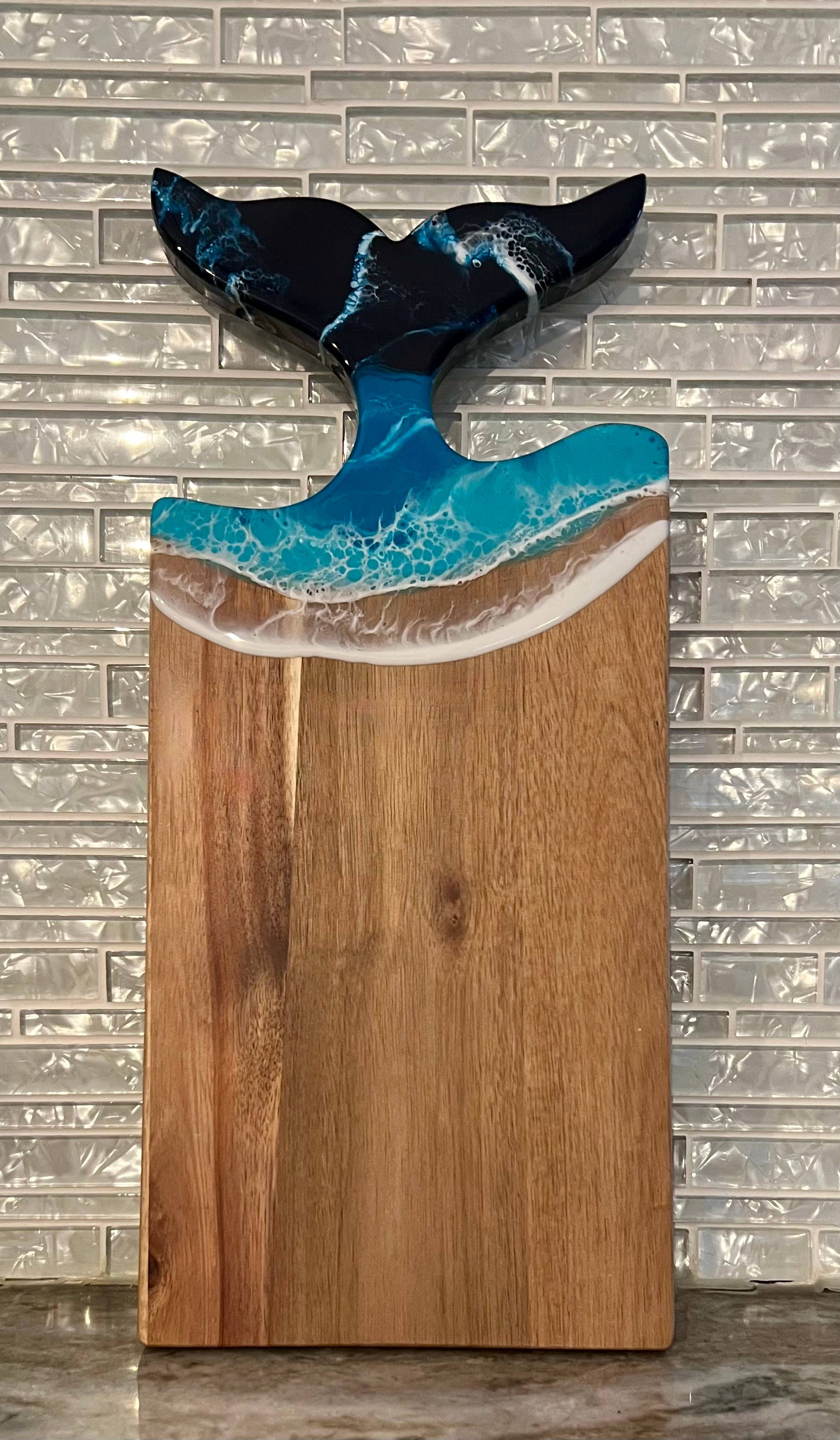 Whale Tail cheese board Acacia Wood: Deep blue