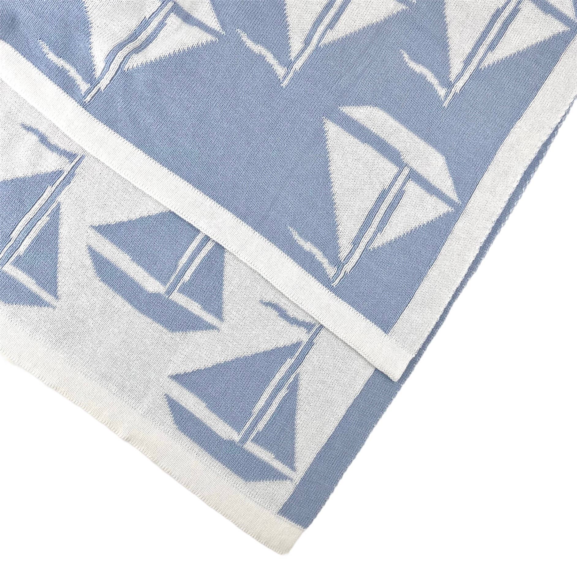 8032 Sailboats Blanket: Blue/White