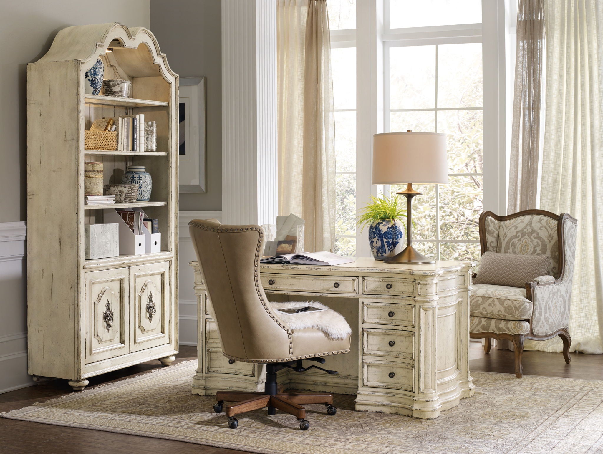 EC - Lynn Executive Swivel Chair