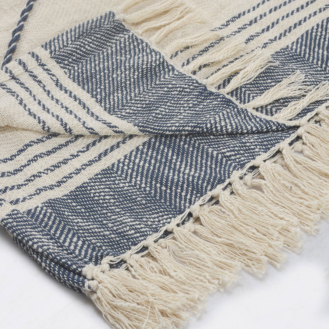 Coastal Edge Geometric Diamond Throw Blanket with Fringe: Blue/White