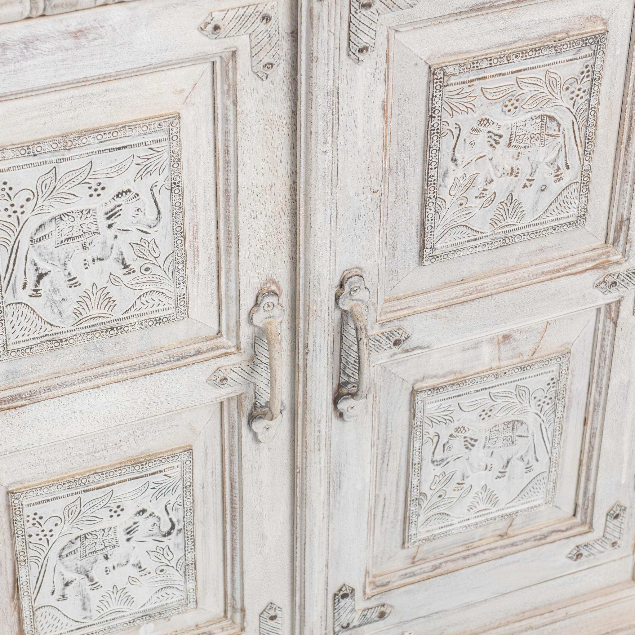 Arish - 4 Door Breakfront Cabinet - Heritage Cream