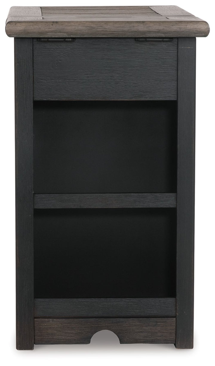 Tyler Creek - Grayish Brown / Black - Chair Side End Table