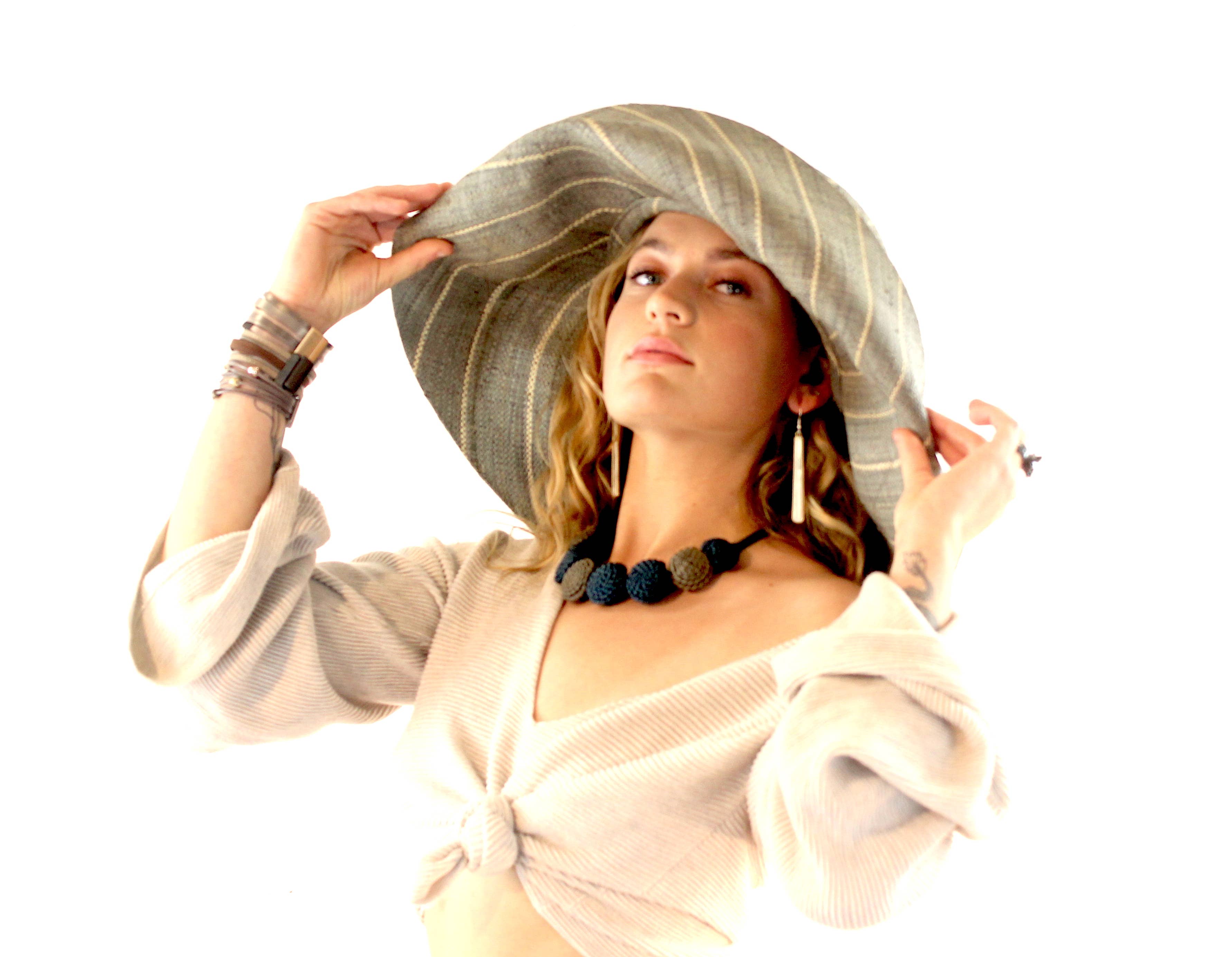 Sun Hats: Pinstripe Packable 5" & 7" Brim Raffia Straw: 7" Brim / Black Pinstripes