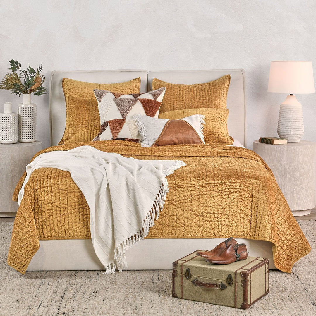 Bari - Velvet Quilt