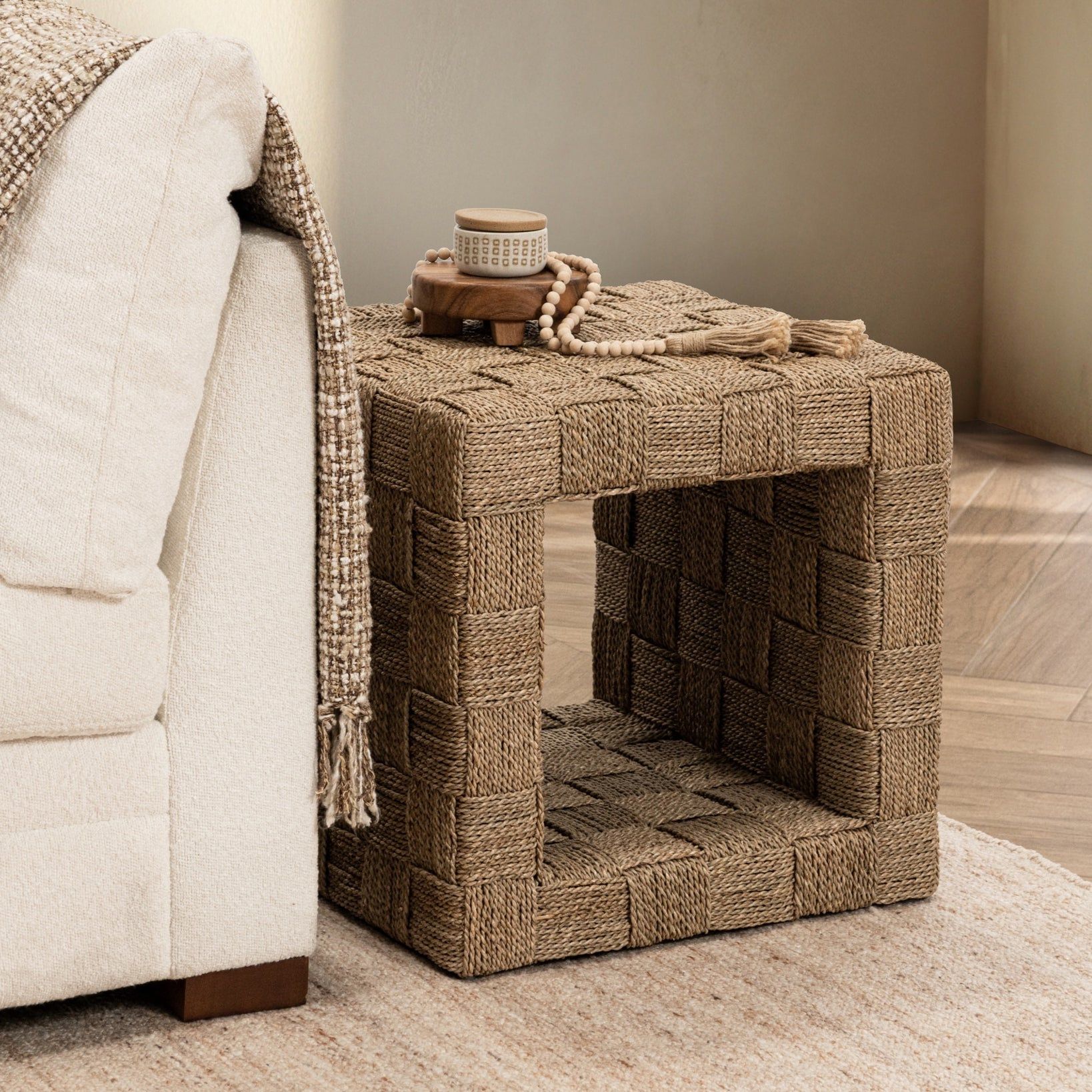 Neyla - Table