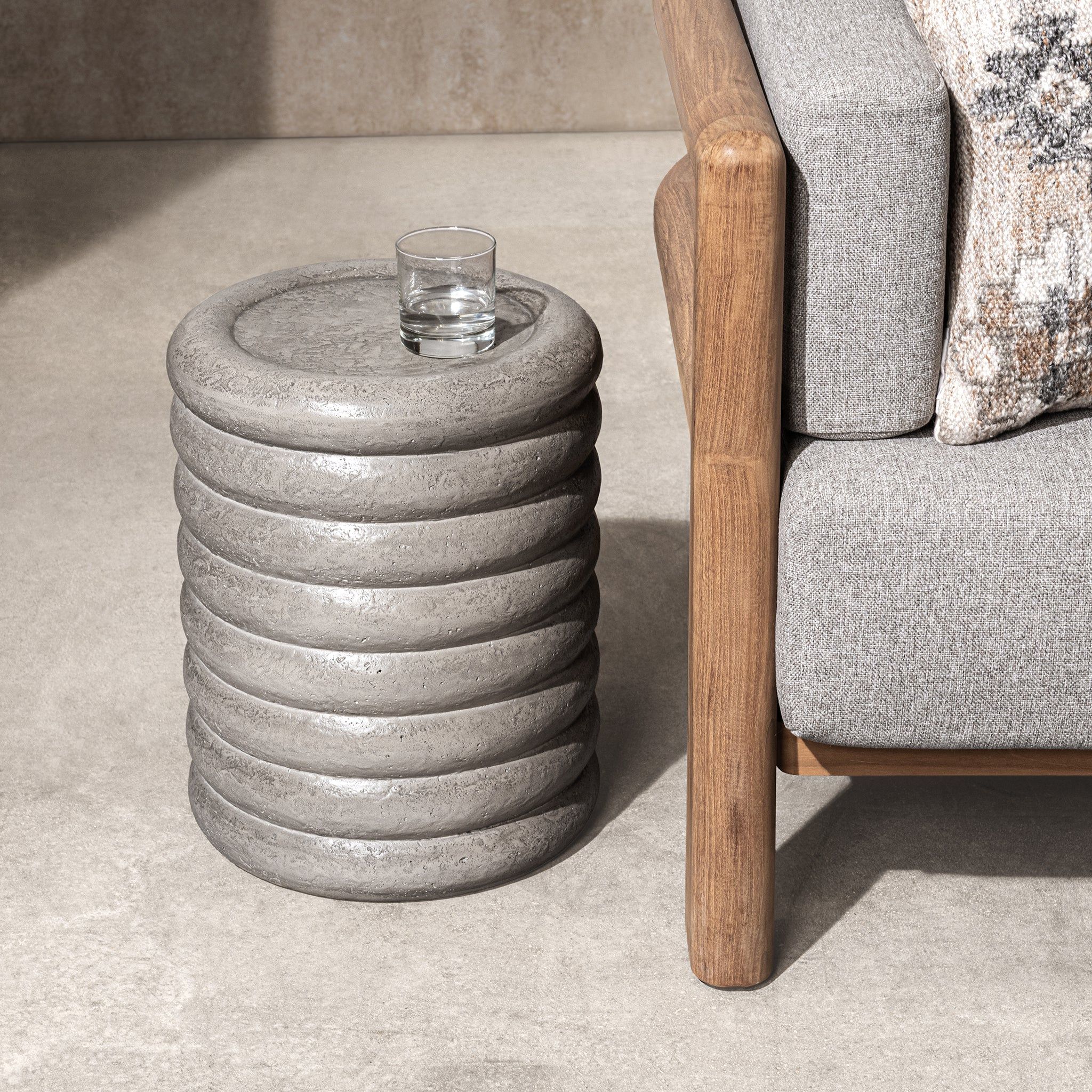 Reva - Outdoor Round Table