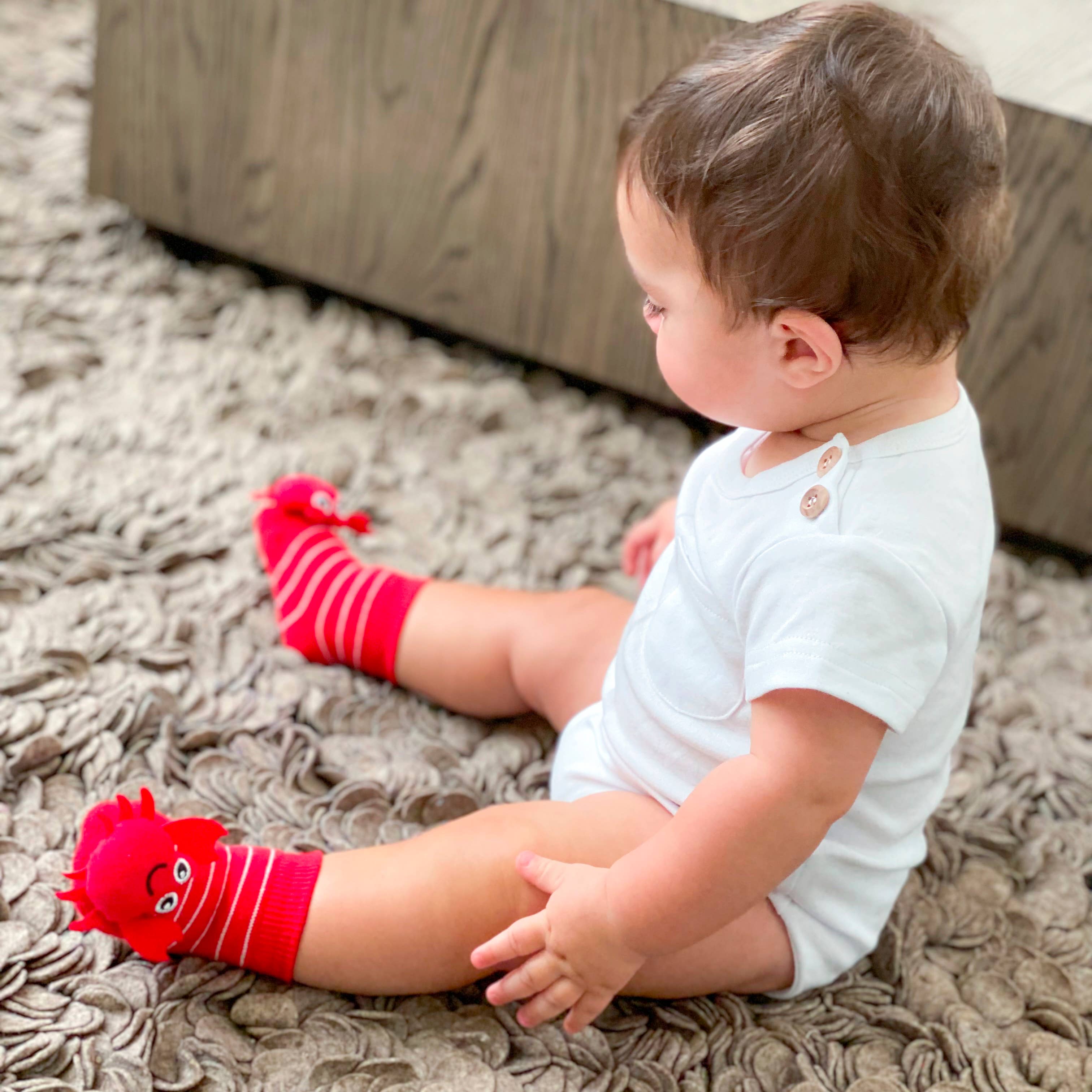 Red Crabby Crab Boogie Toes Rattle Socks: 1 - 2 Y