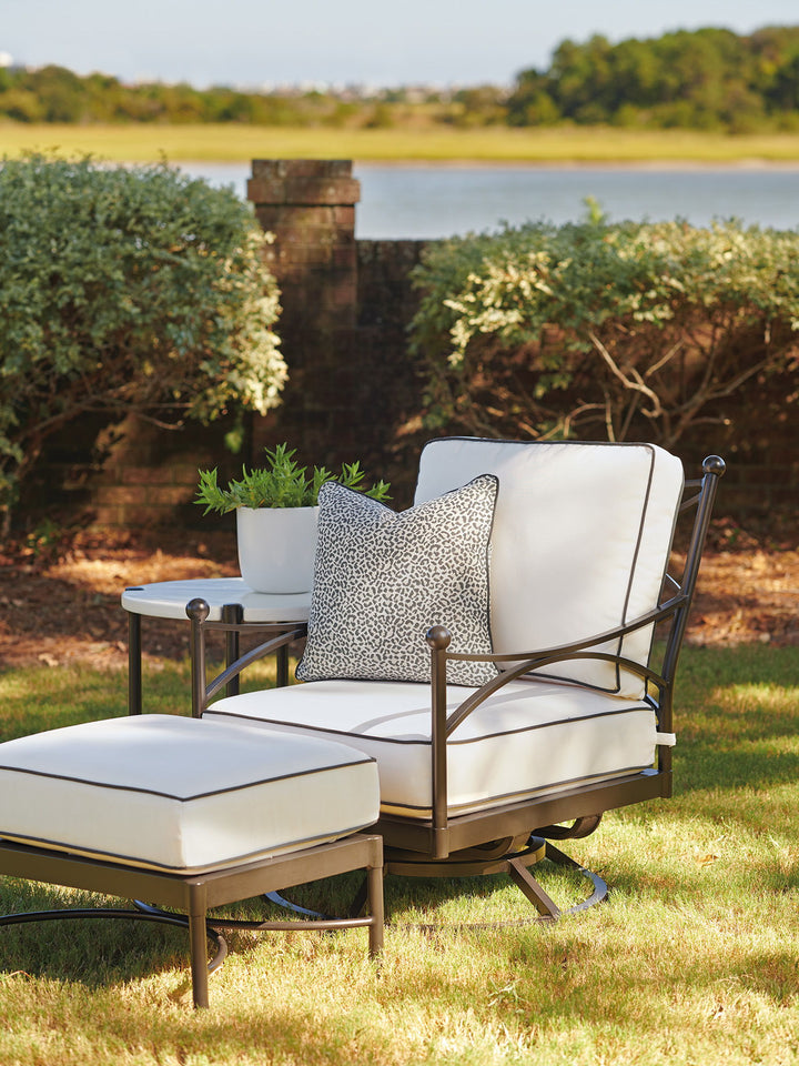 Pavlova - Swivel Lounge Chair