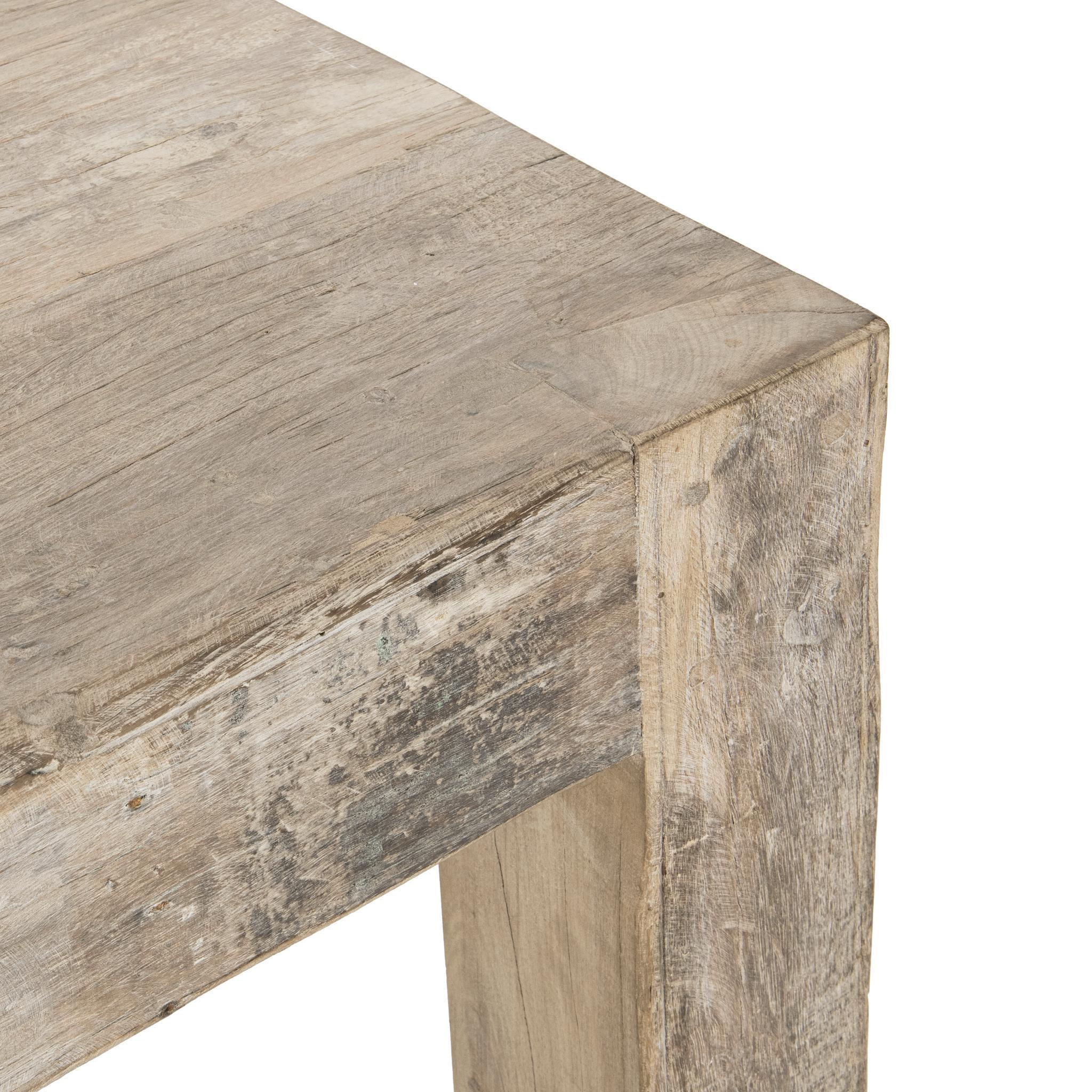 Giza - Table