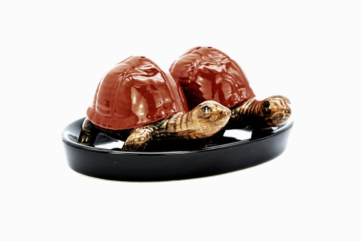 SP906 SALT AND PEPPER SHAKER Turtle and black ceramic tray