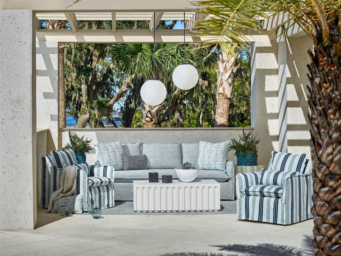 Coastal Living Outdoor / Siesta Key - Outdoor Swivel Chair, Special Order