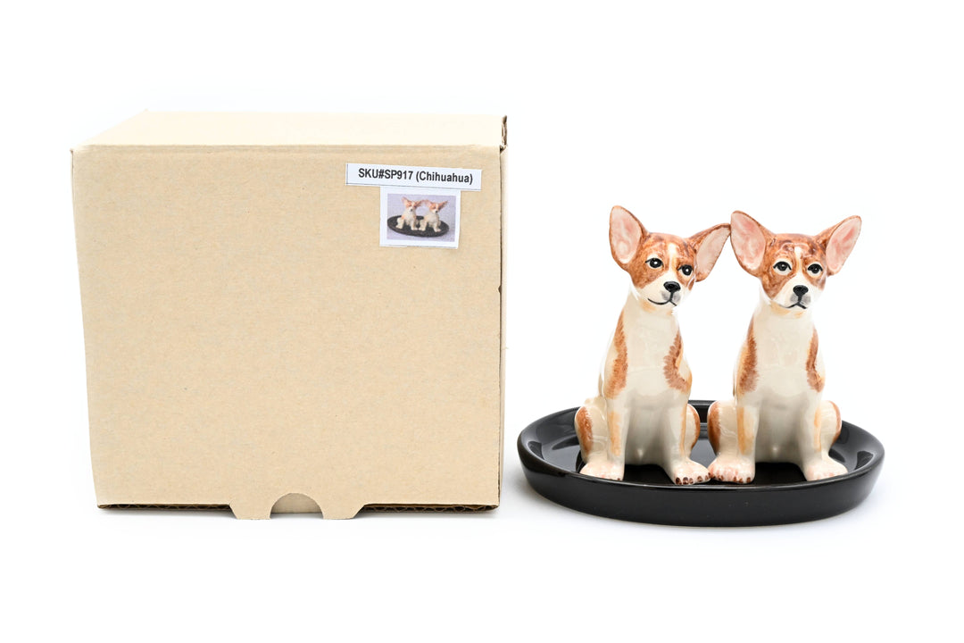 SP917 SALT AND PEPPER SHAKER Chihuahua