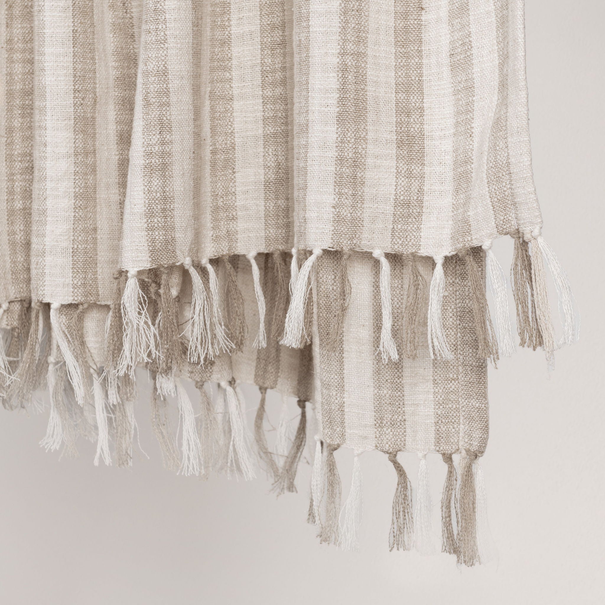 Linna - 50" x 70" Throw - Ivory / Natural