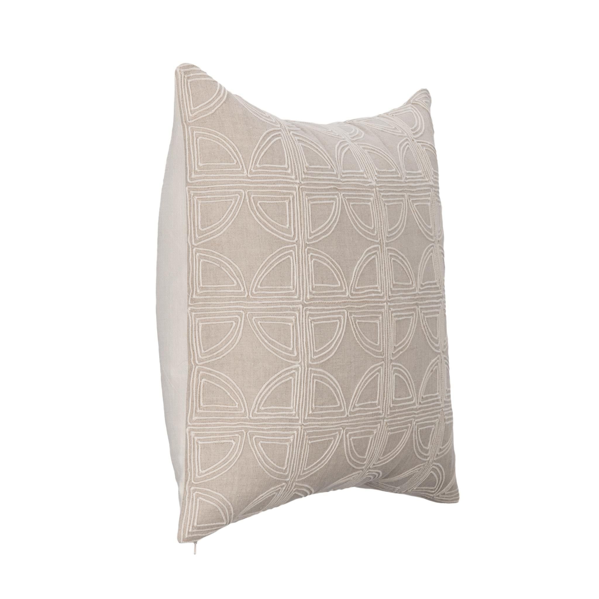Elea - 22" x 22" Pillow
