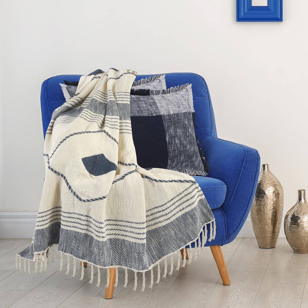 Coastal Edge Geometric Diamond Throw Blanket with Fringe: Blue/White