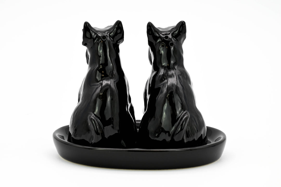 SP908 SALT AND PEPPER SHAKER Black Scottish terrier