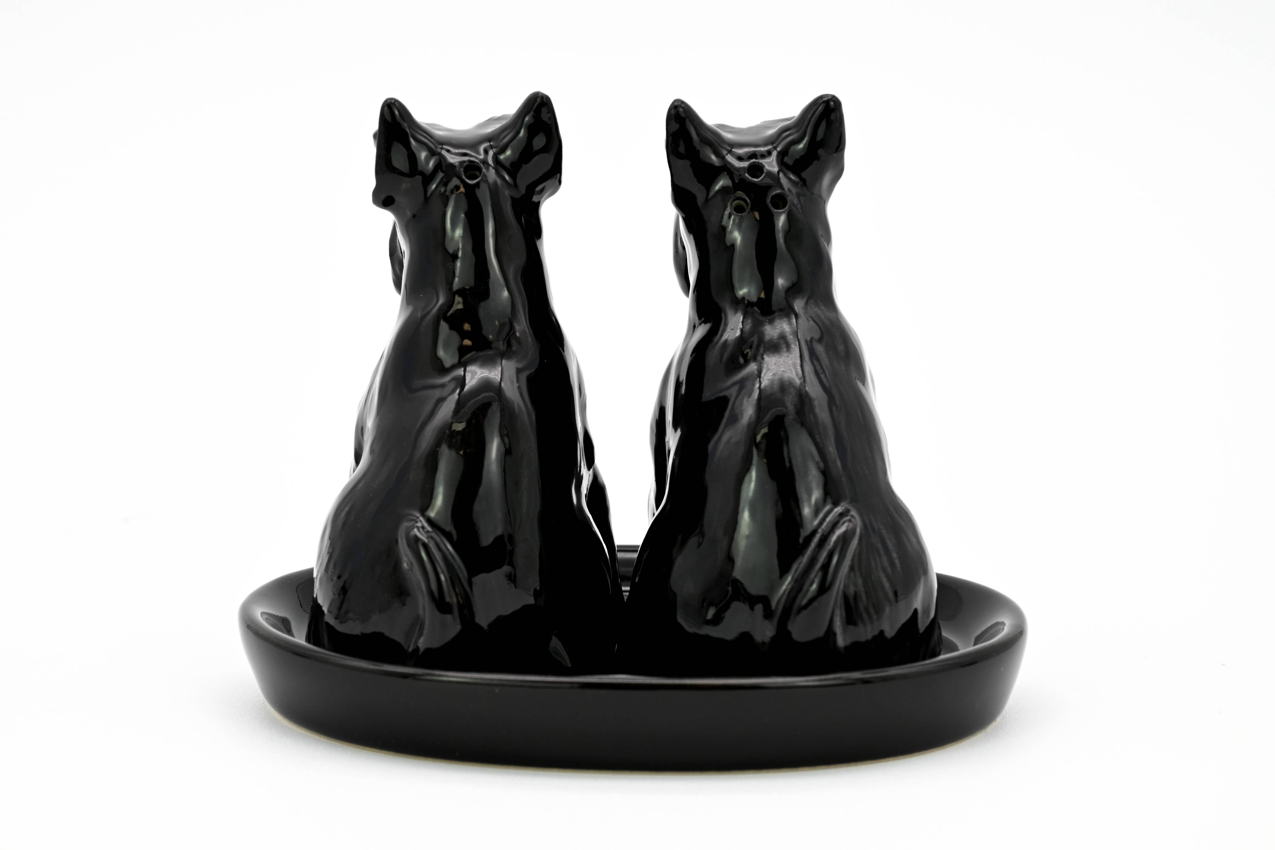 SP908 SALT AND PEPPER SHAKER Black Scottish terrier