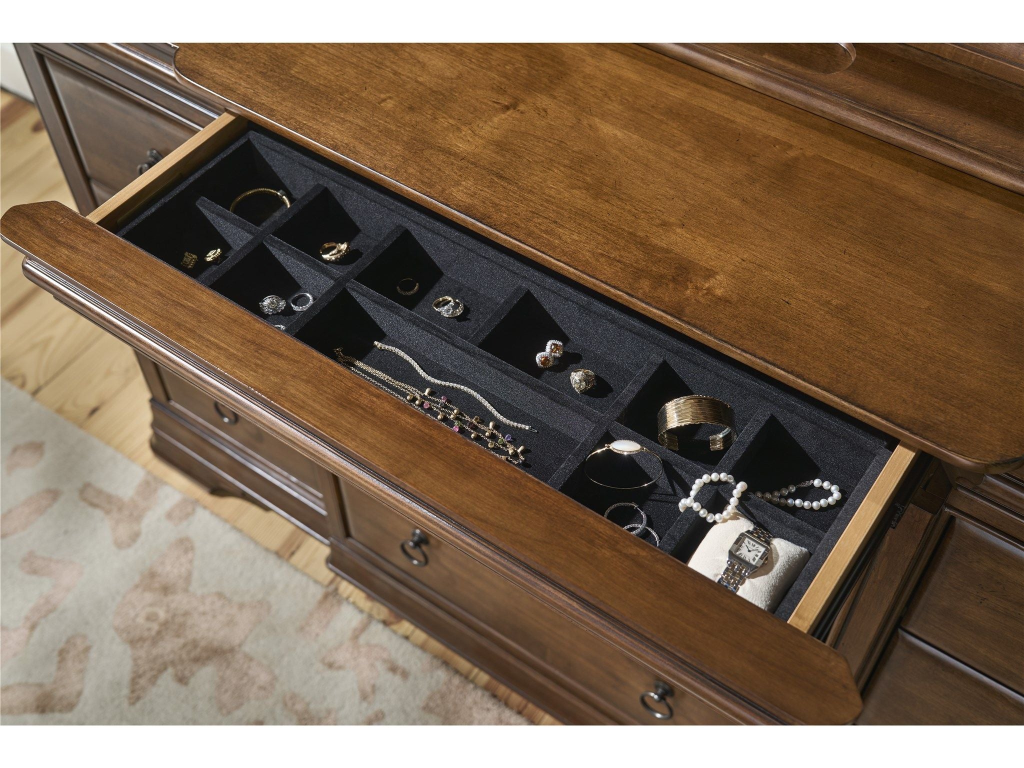 New Lou - Drawer Dresser - Cognac
