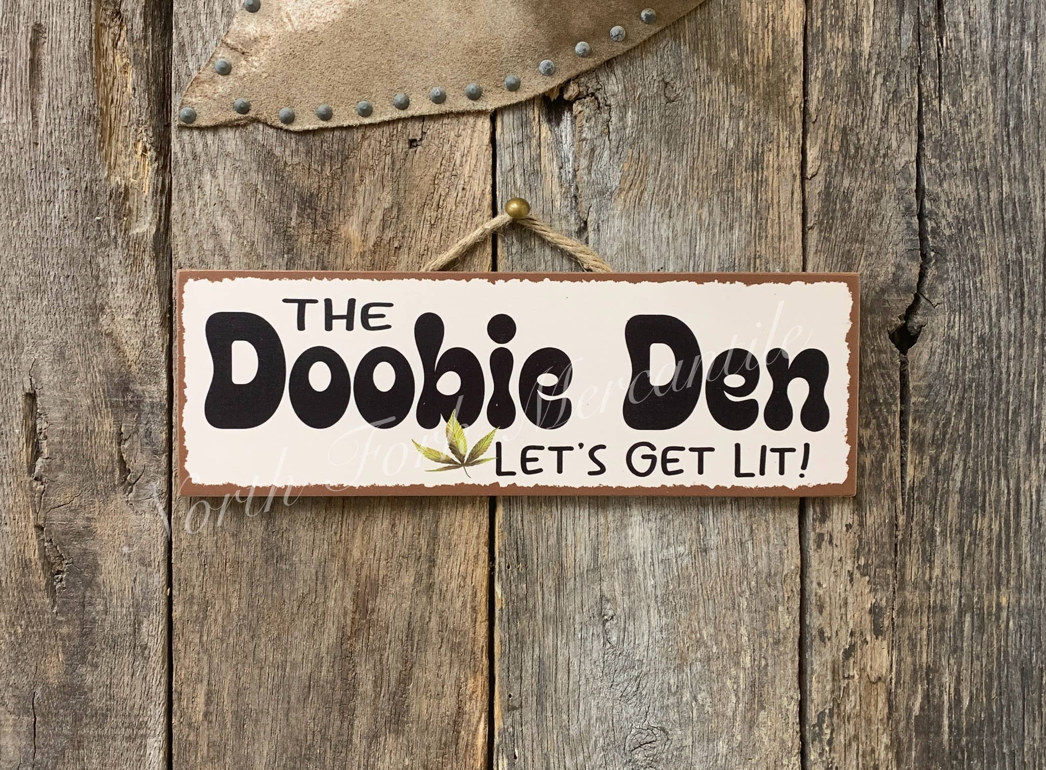 Doobie Den, Dispensary Decor