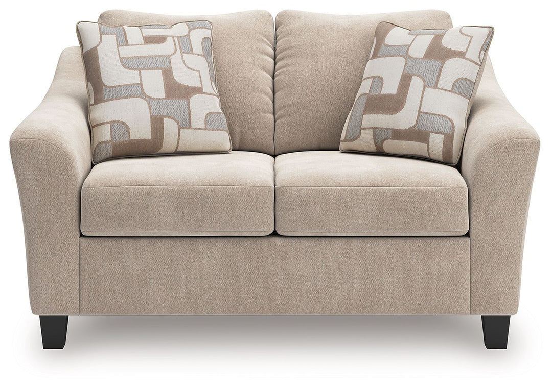 Willarae - Loveseat